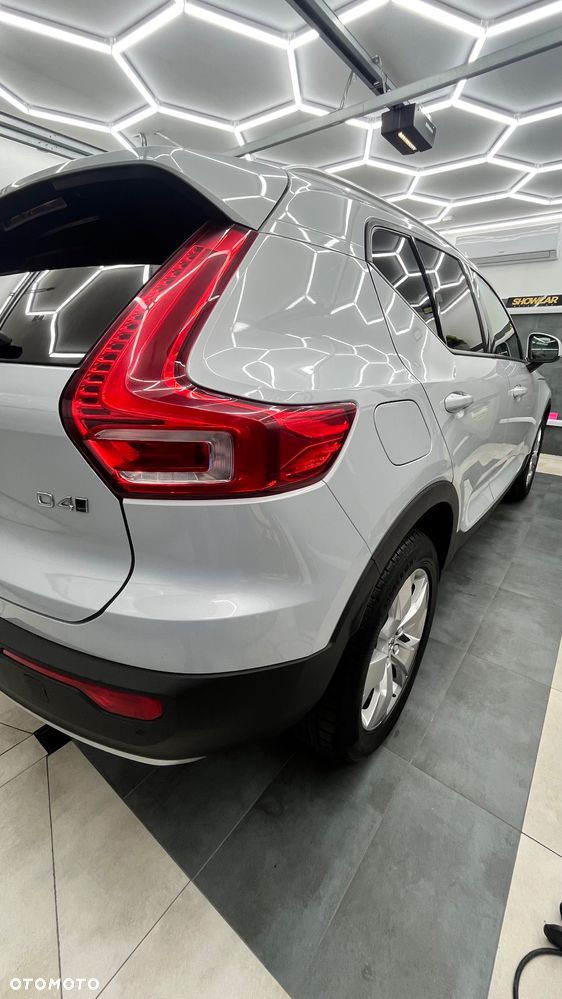 Volvo XC 40 D4 AWD Geartronic Momentum Pro - 11