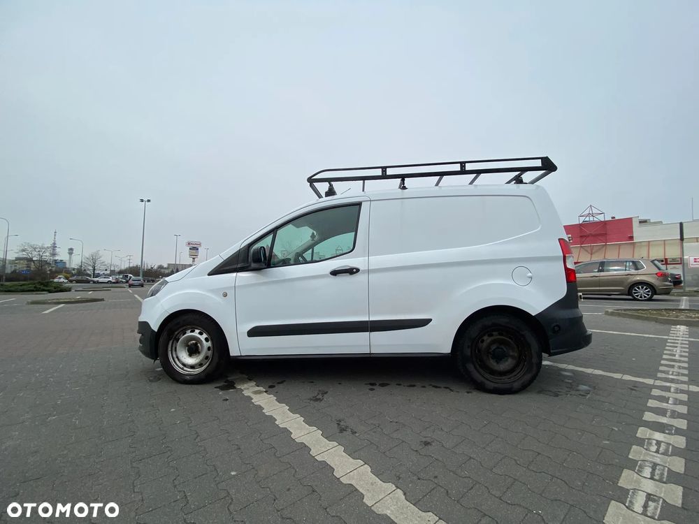 Ford Transit Courier - 25