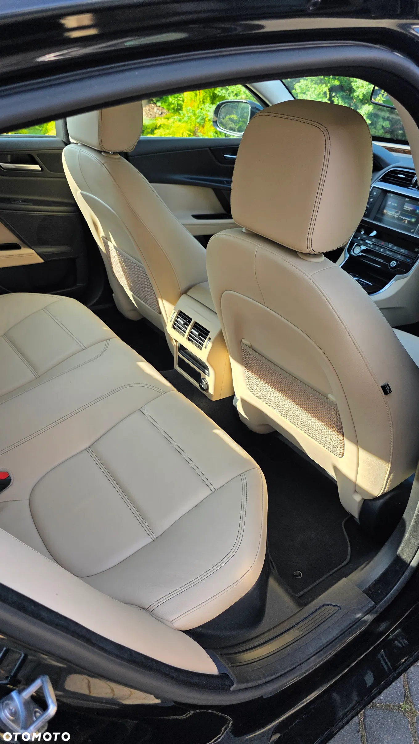 Jaguar XE 2.0 D AWD Prestige - 8