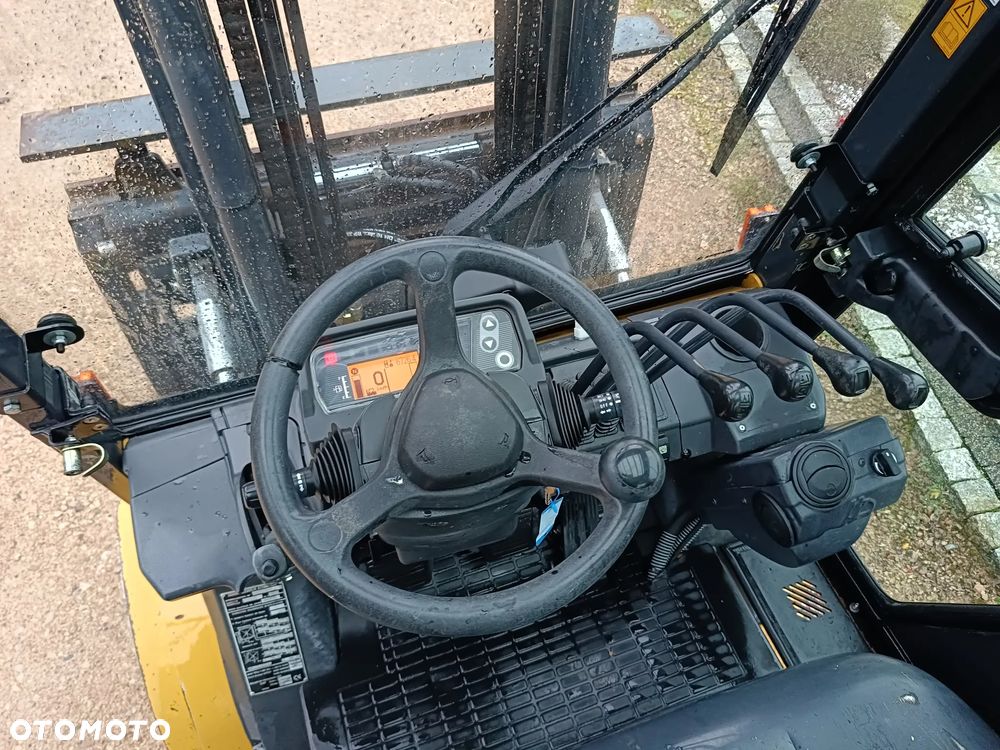 Caterpillar DP 30N - 12