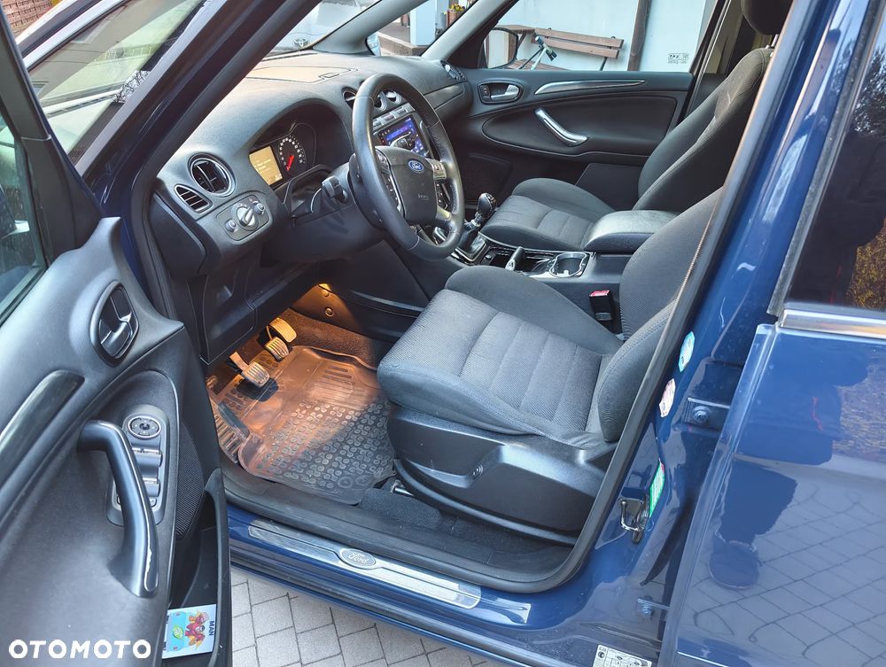 Ford S-Max - 11