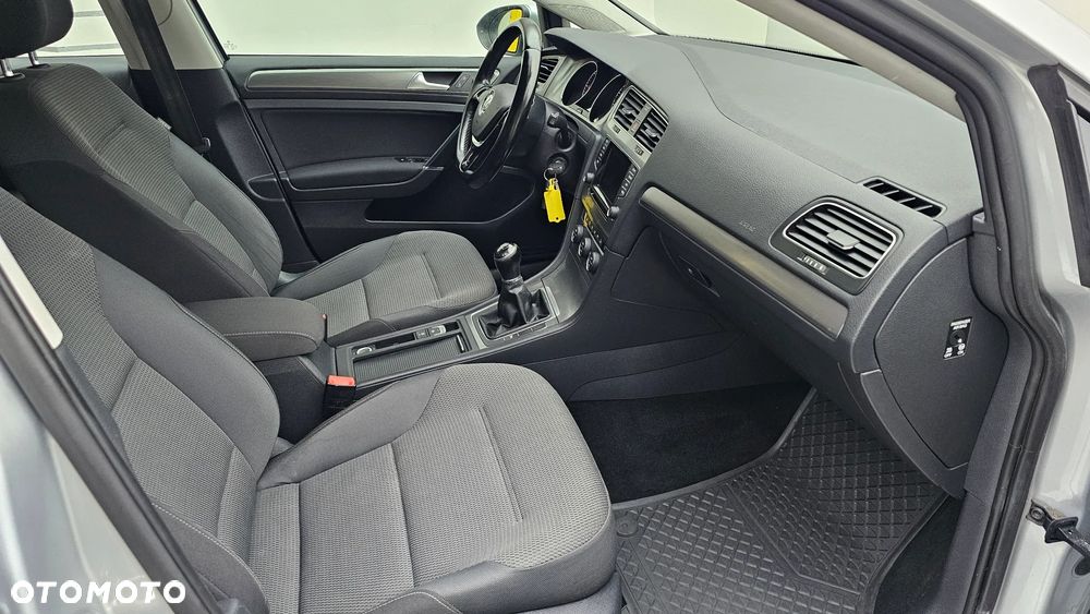 Volkswagen Golf 1.6 TDI BlueMotion Comfortline - 28