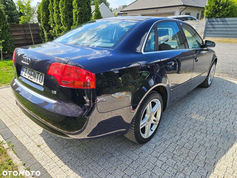 Audi A4 Limousine - 4
