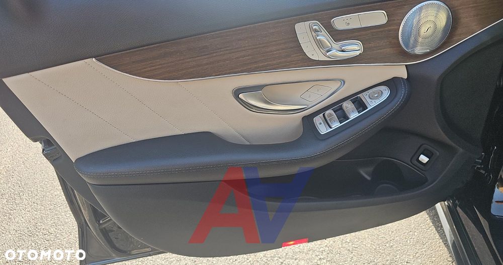 Mercedes-Benz Klasa C 300 4MATIC 9G-TRONIC - 12