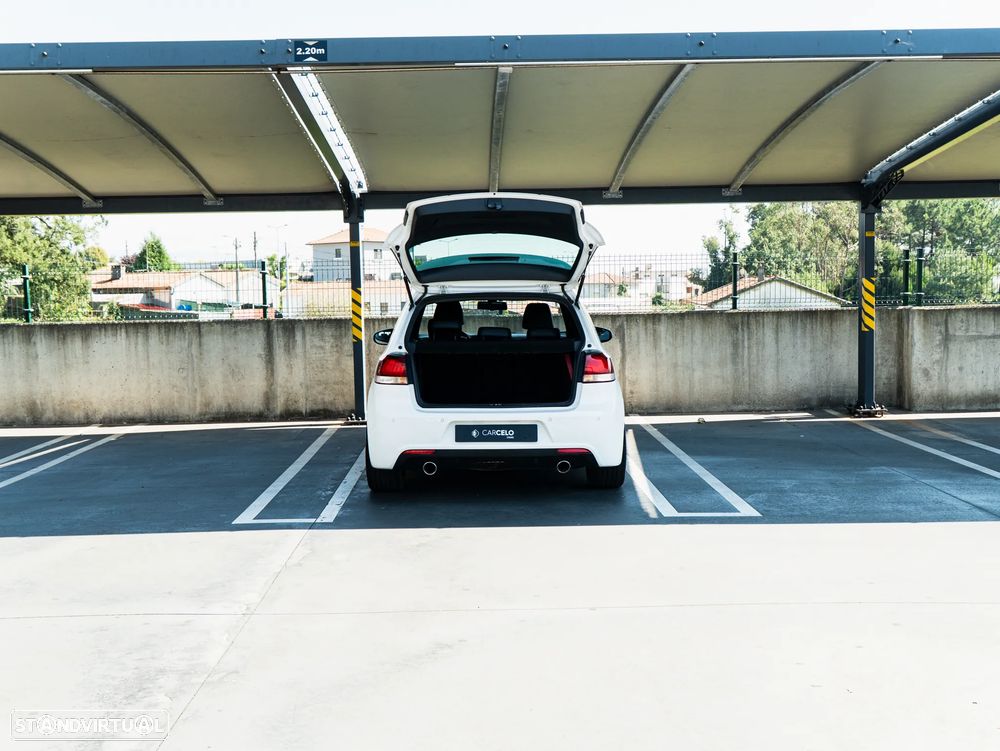 VW Golf 1.6 TDi Highline - 32