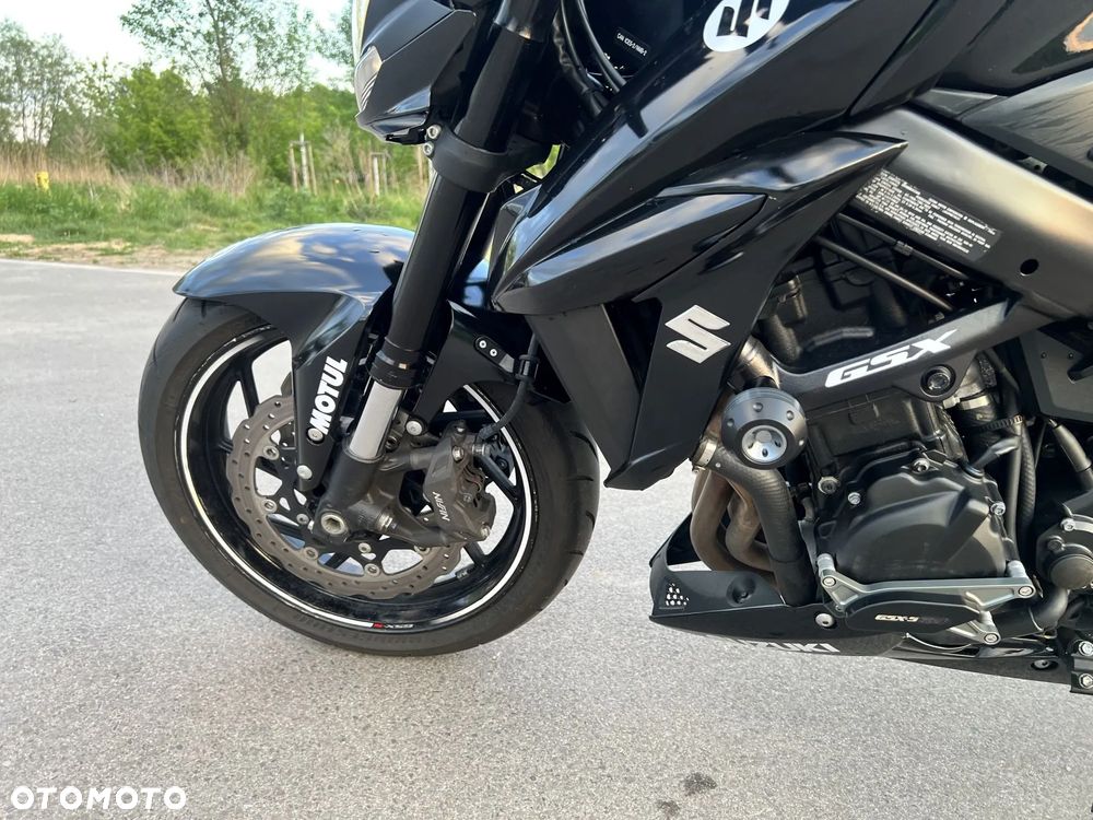 Suzuki GSX - 26