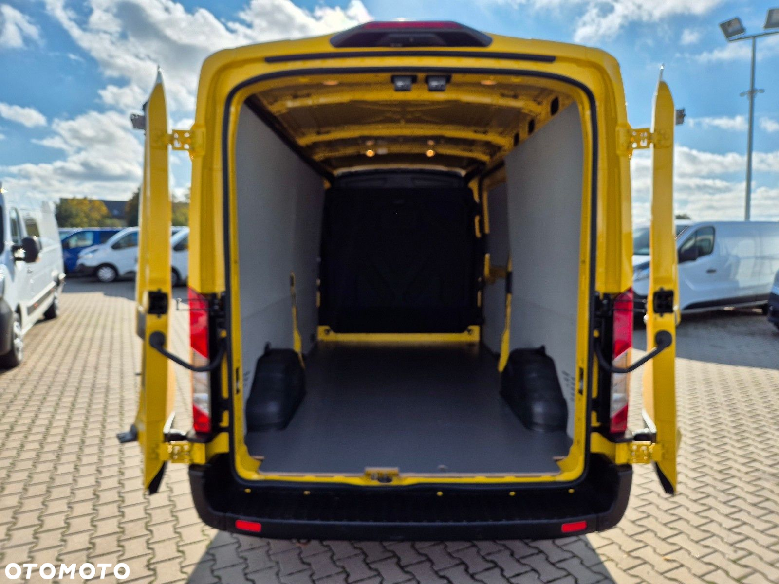 Ford Transit L3H2 *69900zł NETTO* 2,0 TdCi/131KM - 12