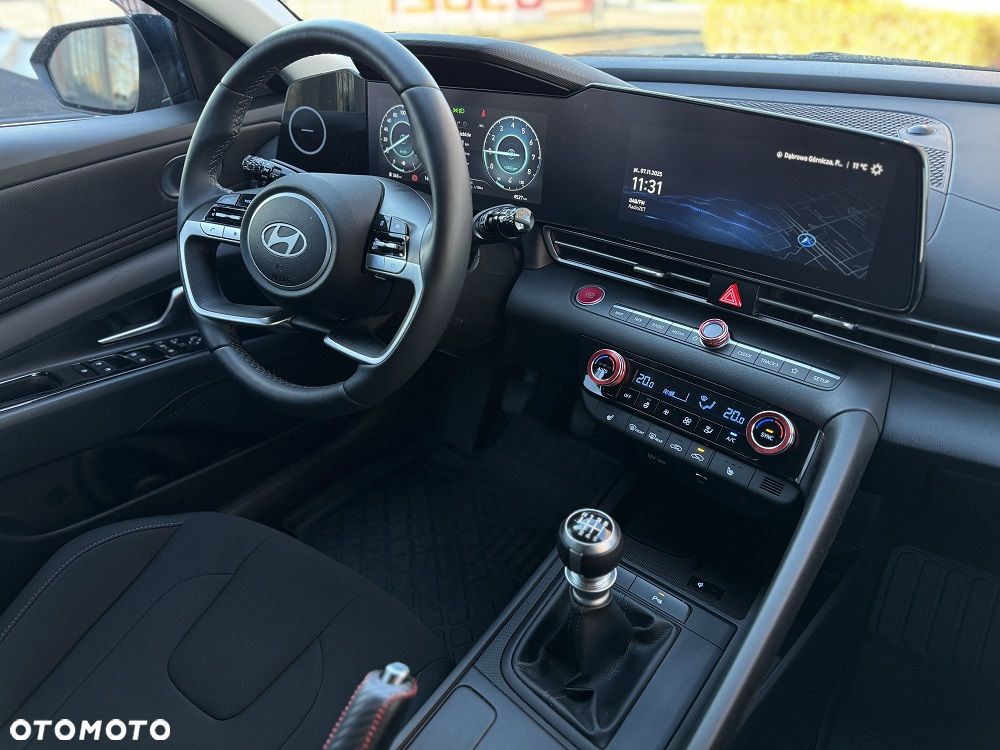 Hyundai Elantra 1.6 Smart - 16