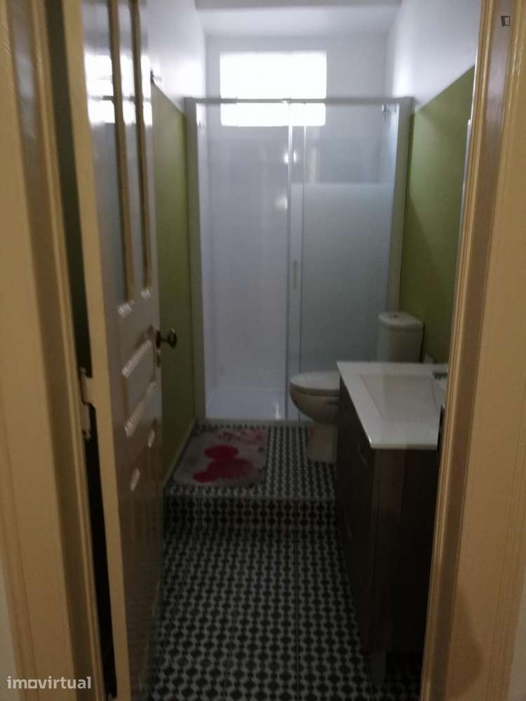 Quarto - localizado em Alameda Lisbon - Grande imagem: 3/17