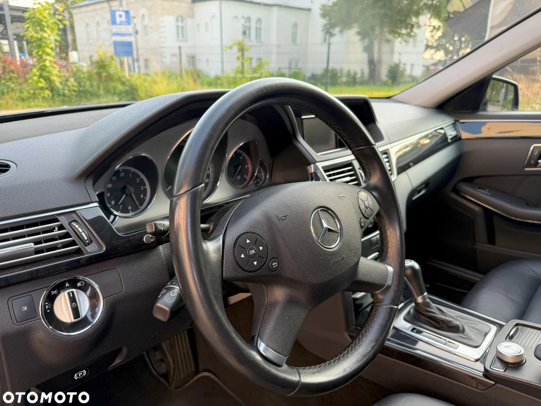 Mercedes-Benz Klasa E 220 T CDI DPF BlueEFFICIENCY Automatik Avantgarde - 13