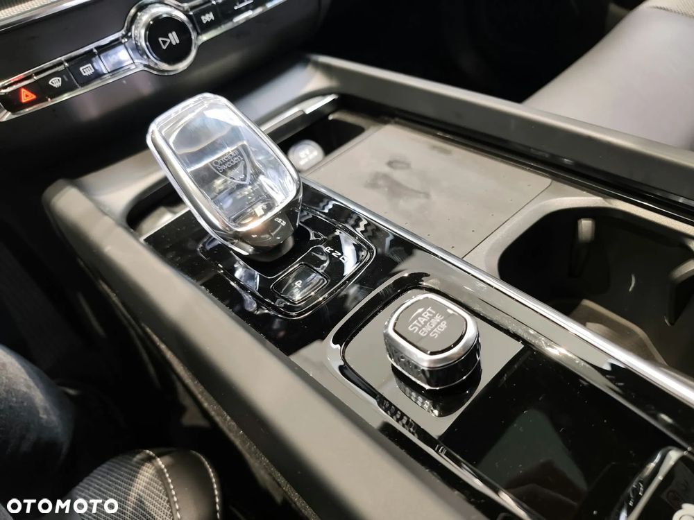 Volvo XC 60 T6 Plug-In Hybrid AWD Plus Black Edition - 27