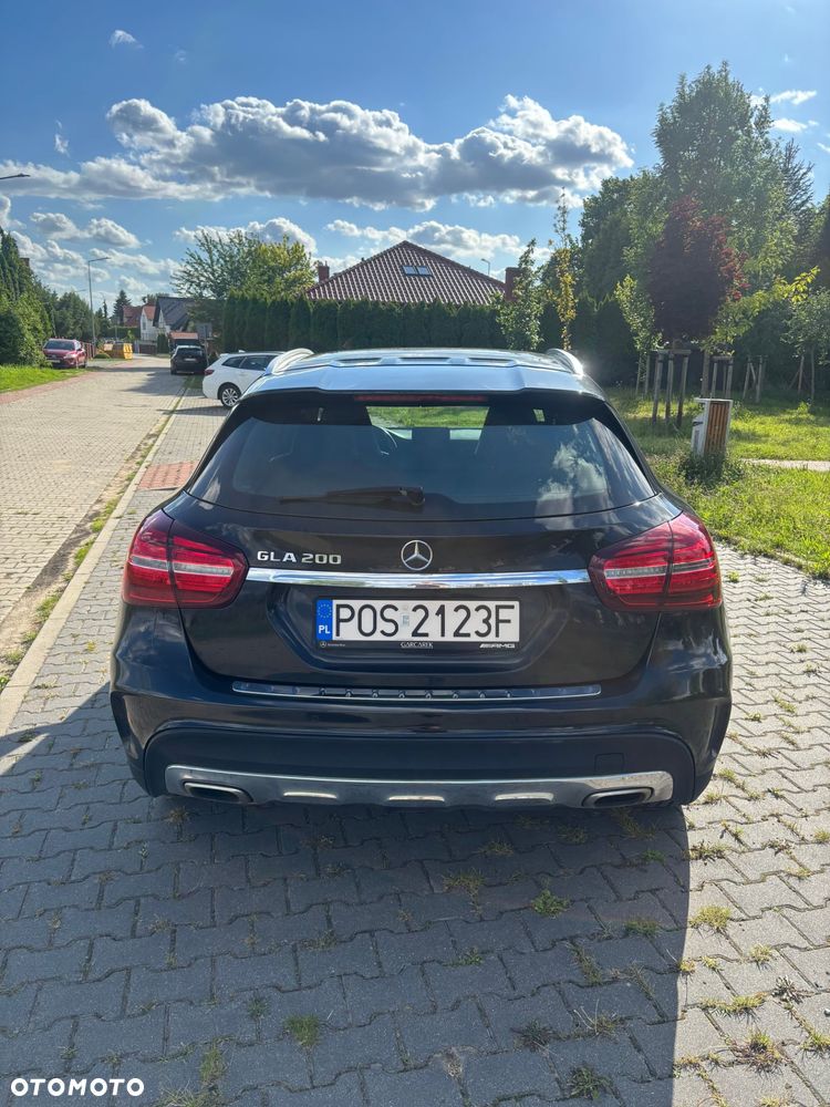Mercedes-Benz GLA 200 7G-DCT - 4