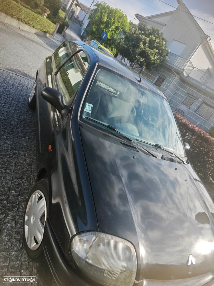 Renault Clio 1.9 D RN — fotografia 9