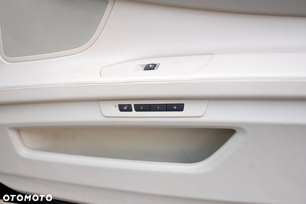 BMW Seria 7 750i - 13