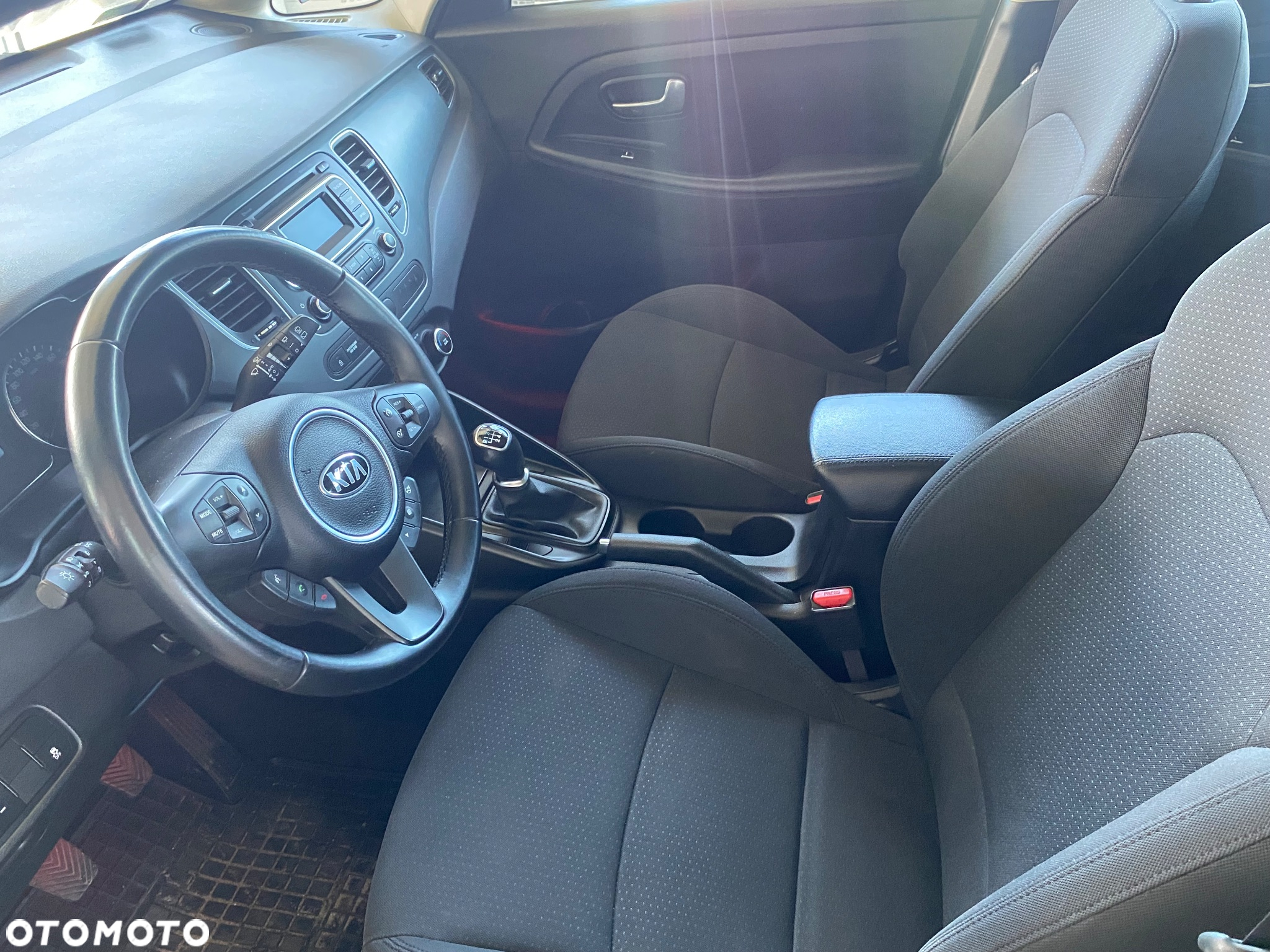 Kia Carens 1.6 GDI L - 8