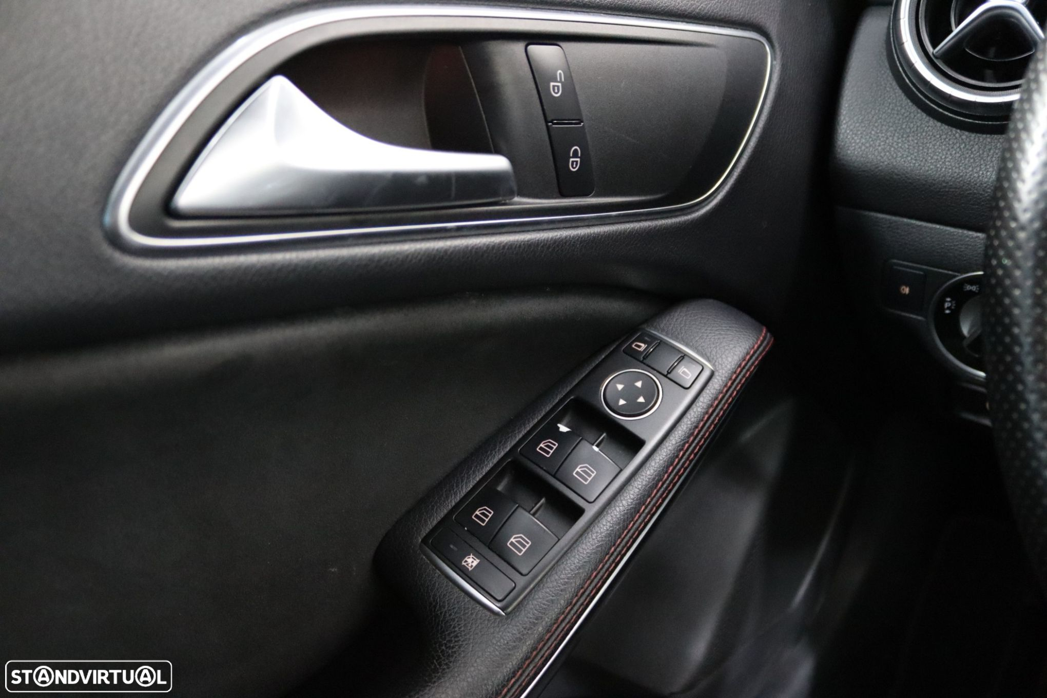 Mercedes-Benz CLA 180 d Shooting Brake AMG Line - 12