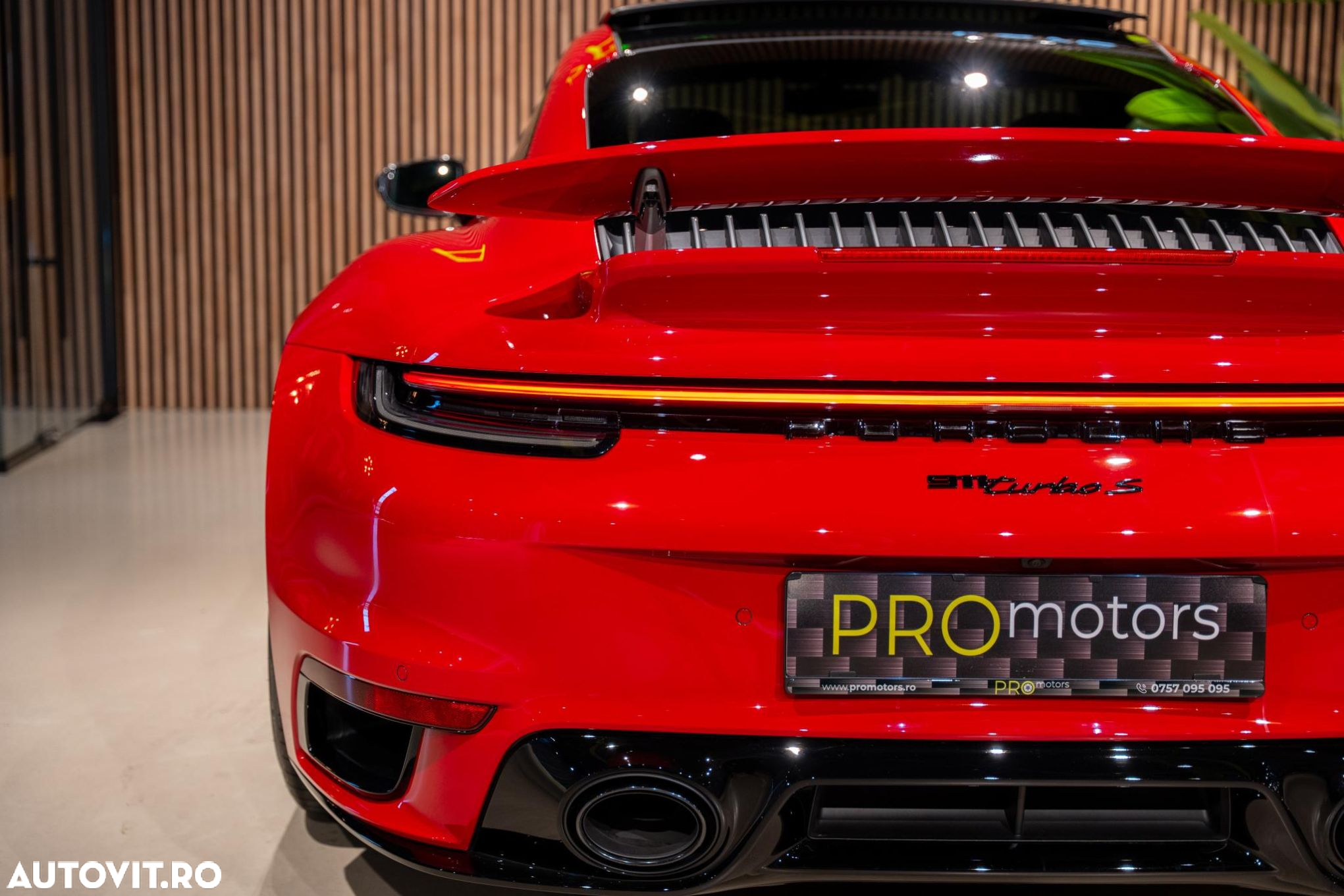 Porsche 911-TURBO-S - 11