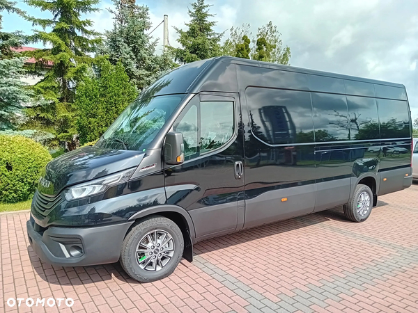 Iveco Daily 35S18HA8V L4H2 Czarny