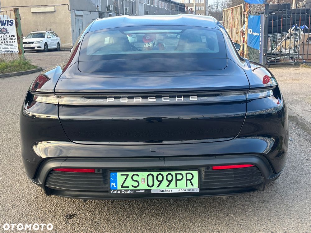 Porsche Taycan - 11