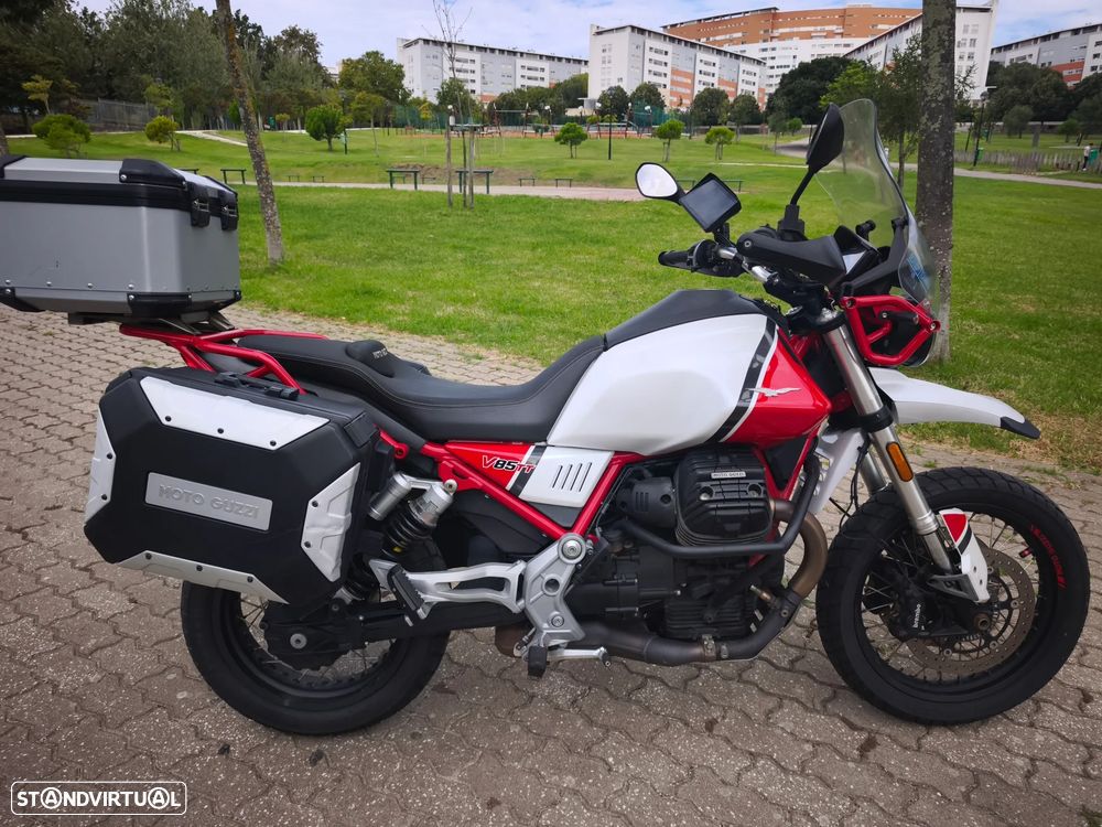 Moto Guzzi V85 TT - 10