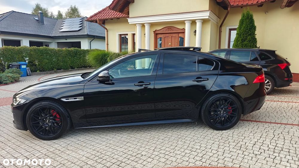 Jaguar XE 2.0 T R-Sport - 8