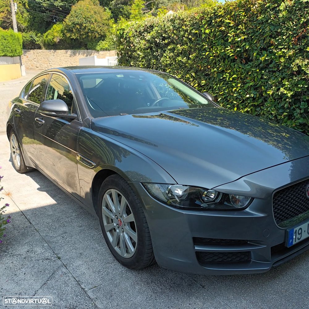 Jaguar XE - 1
