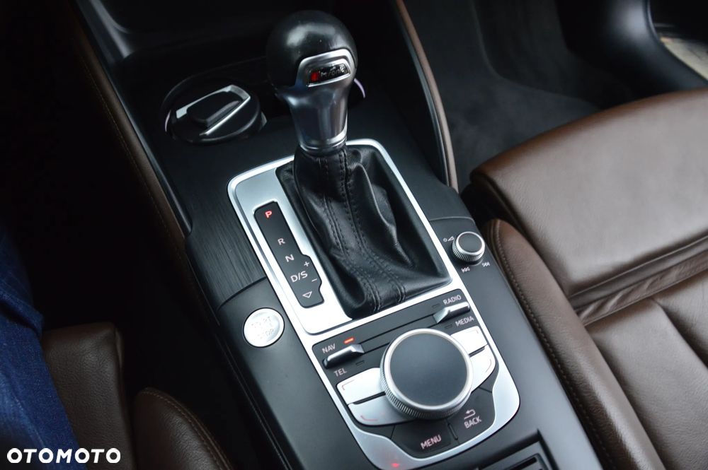 Audi A3 Sportback 1.8 TFSI quattro S tronic S line Sportpaket - 32