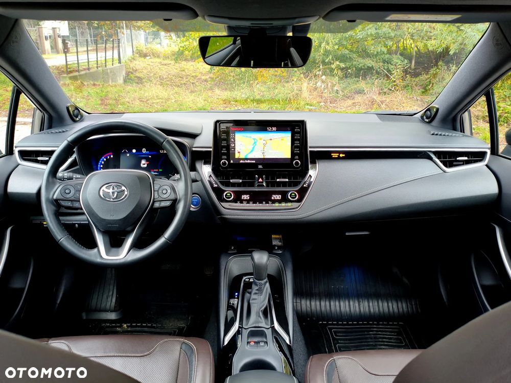 Toyota Corolla 2.0 Hybrid Executive - 26