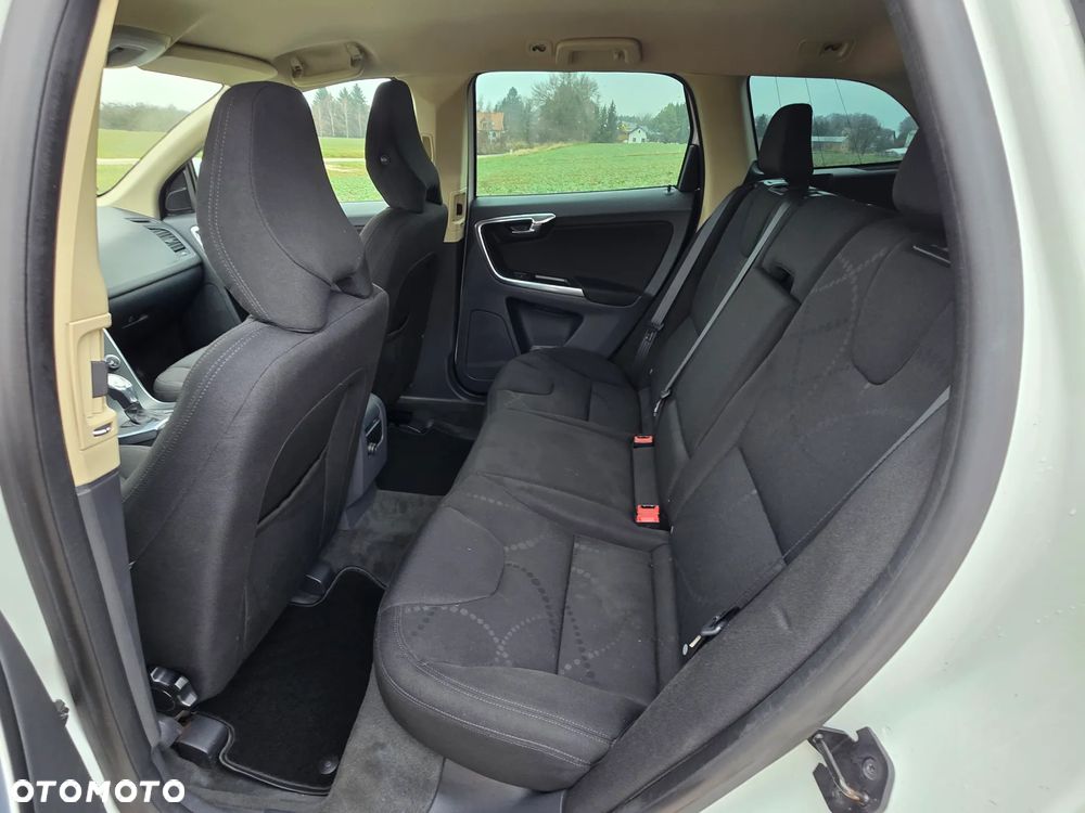 Volvo XC 60 D5 AWD Kinetic - 18