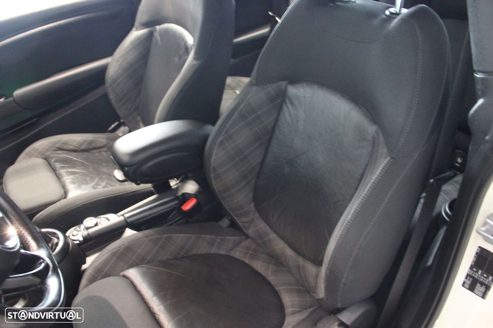 MINI 3 Portas Cooper D Auto - 20