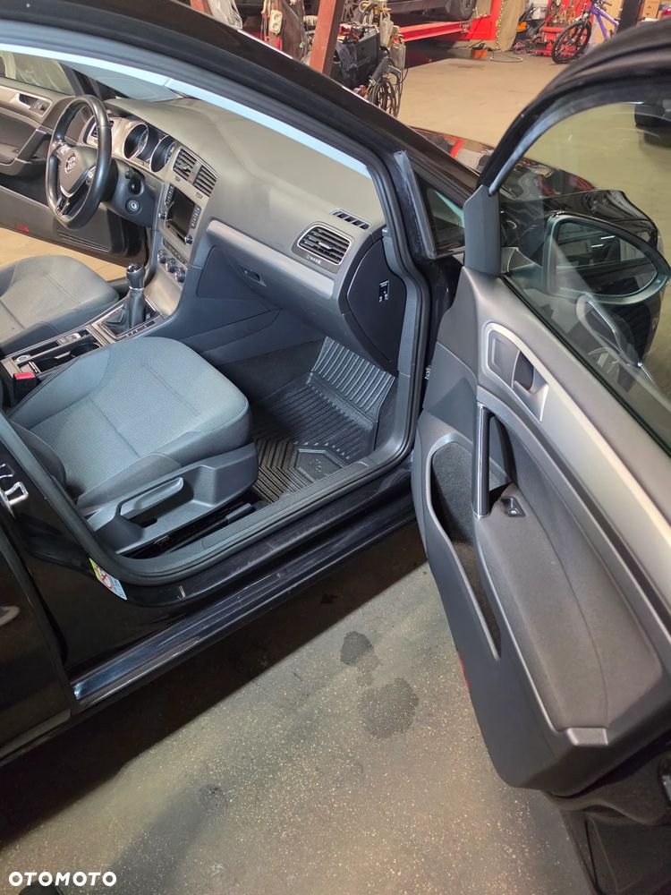 Volkswagen Golf - 14