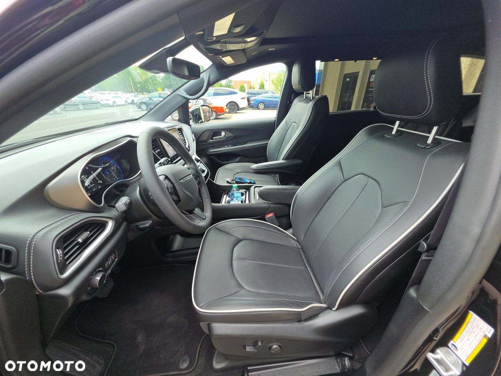 Chrysler Pacifica - 8