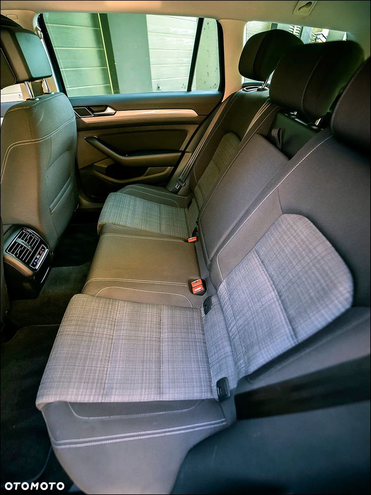 Volkswagen Passat - 8