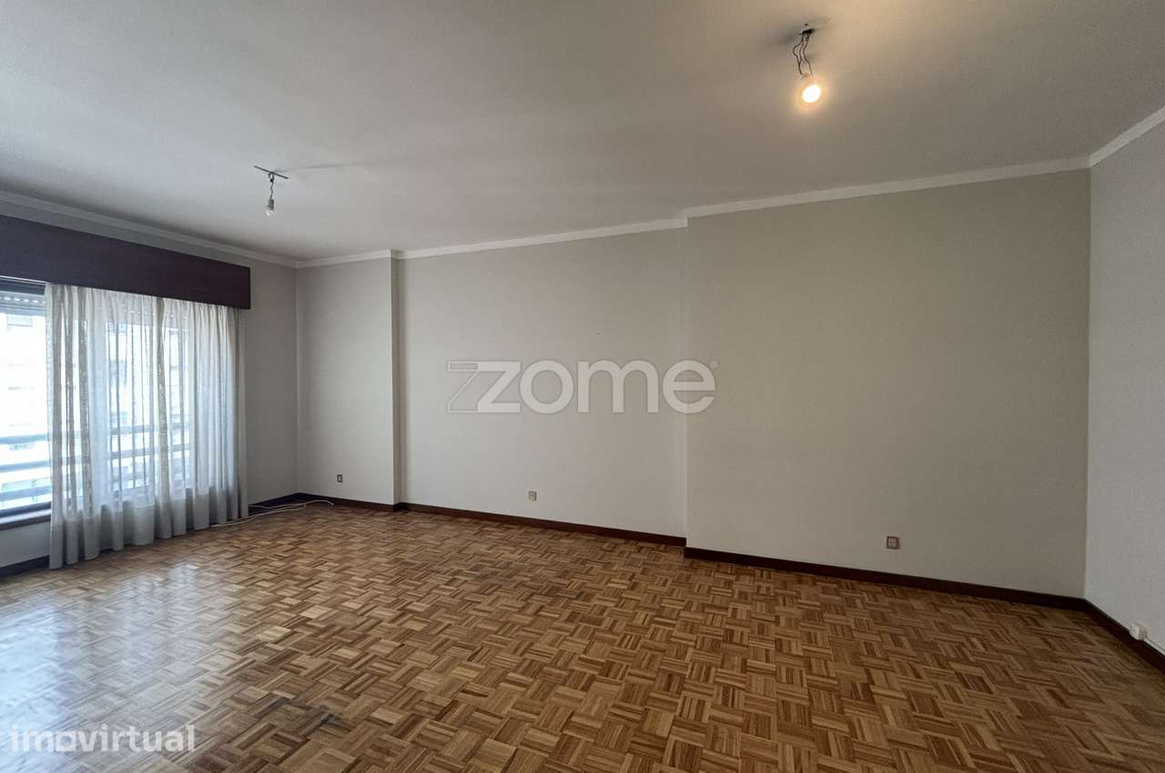 Apartamento T2 para arrendamento na Rua Damião de Gois - Grande imagem: 3/21
