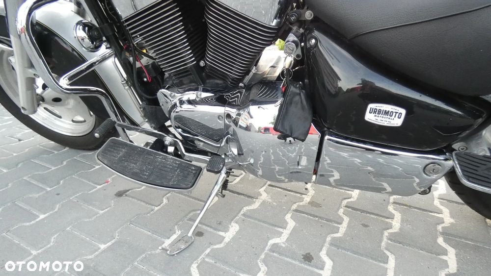 Suzuki Intruder - 14