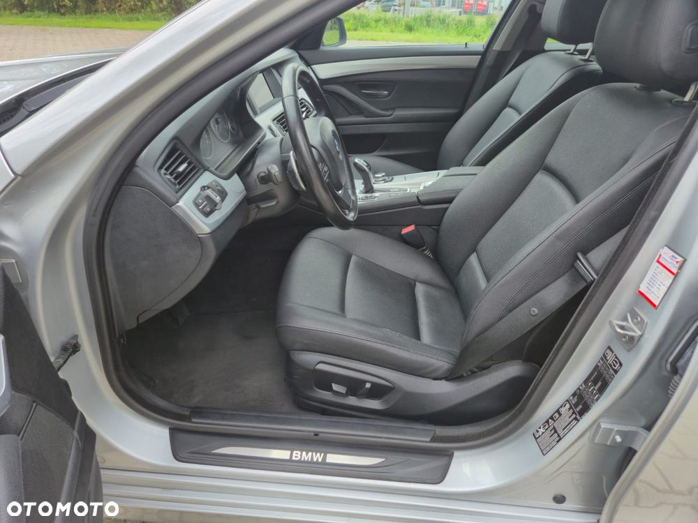 BMW Seria 5 525d xDrive Sport-Aut - 13