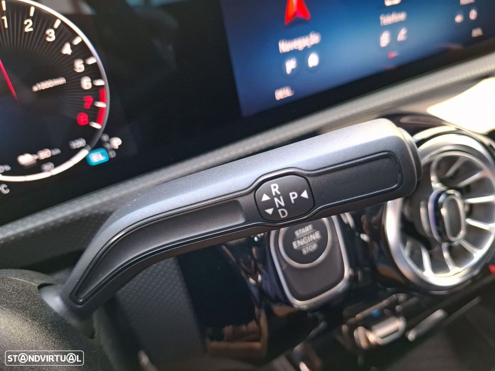 Mercedes-Benz a-250-limousine - 16