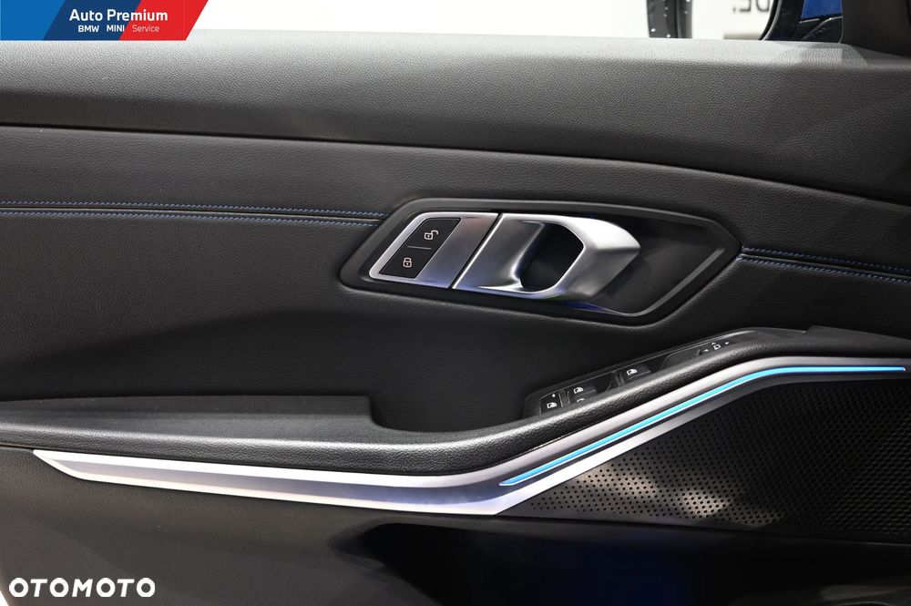 BMW Seria 3 320d xDrive - 12