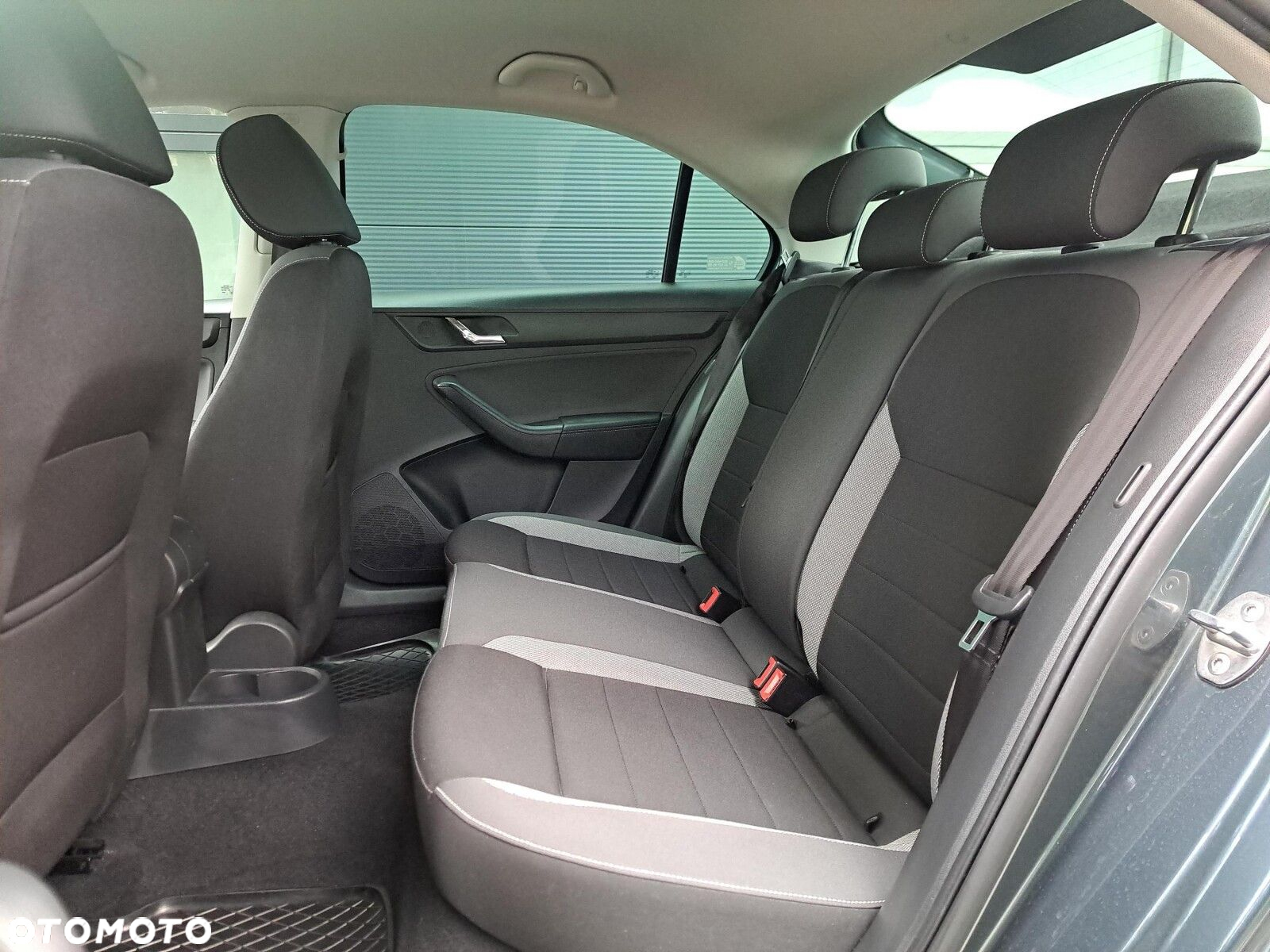 Skoda RAPID 1.2 TSI Ambition - 19