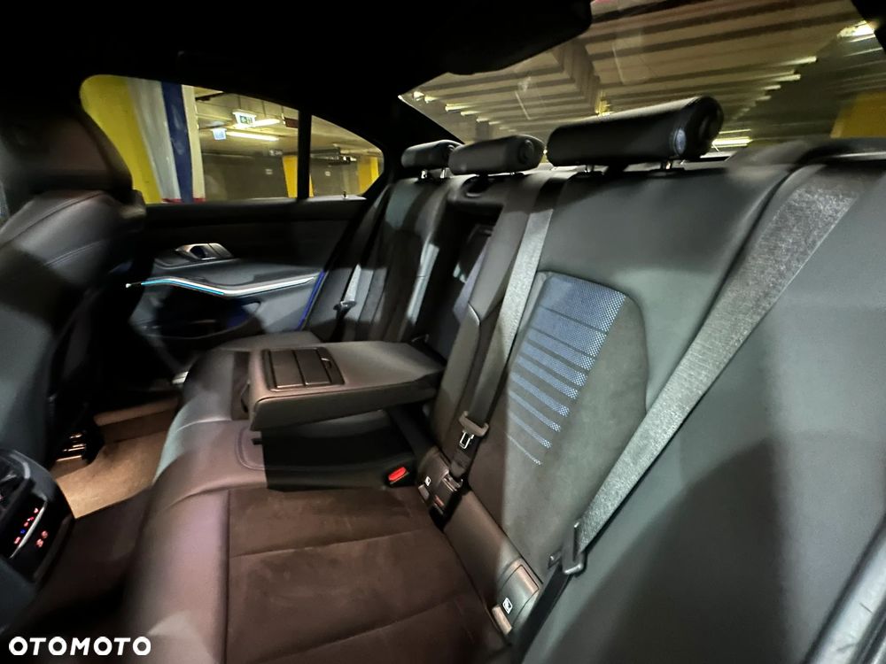 BMW Seria 3 330e xDrive M Sport sport - 22