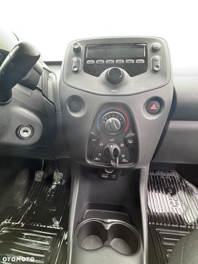 Toyota Aygo x - 16