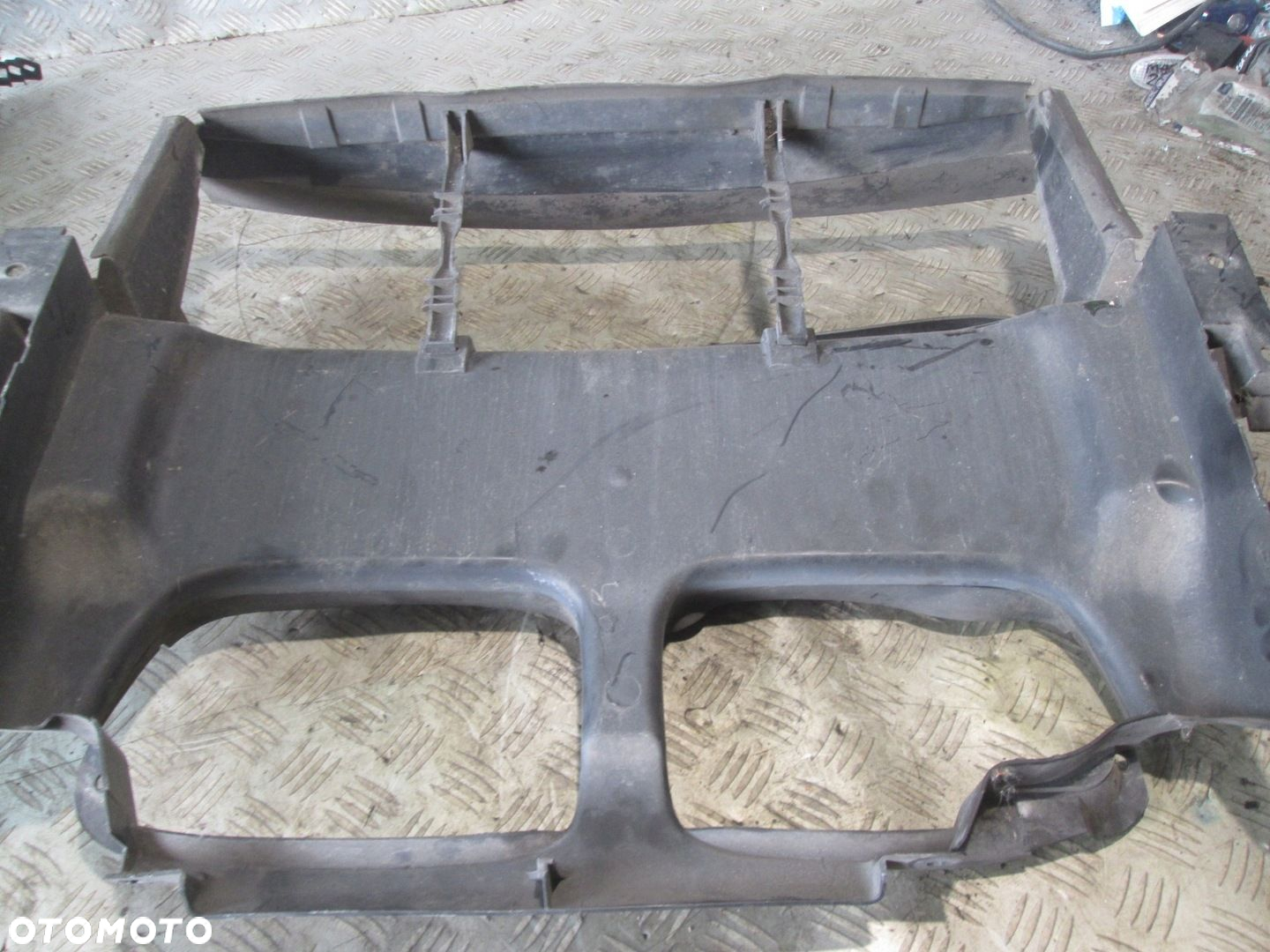 BMW E46 320d 330d Kanał Wlot Powietrza Pas Przedni 51718253673 - 3