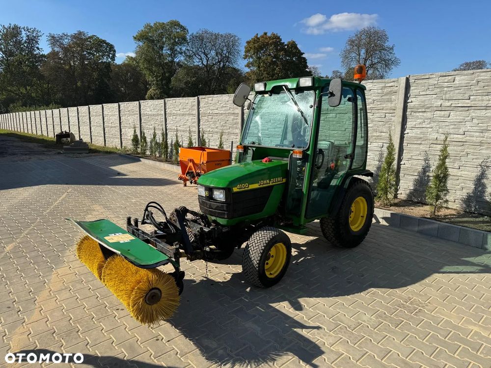 John Deere 4100 - 1