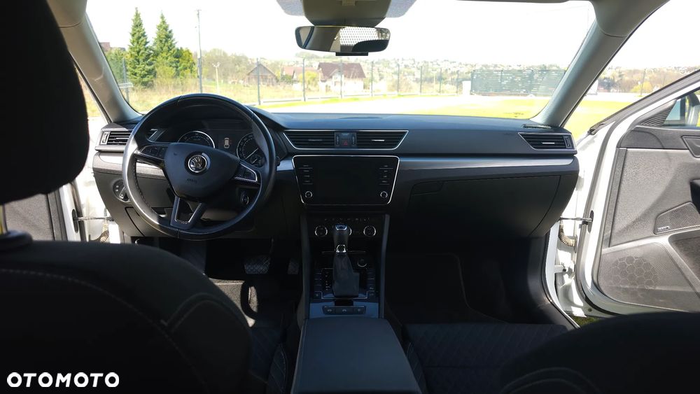 Skoda Superb 2.0 TDI Style DSG - 11