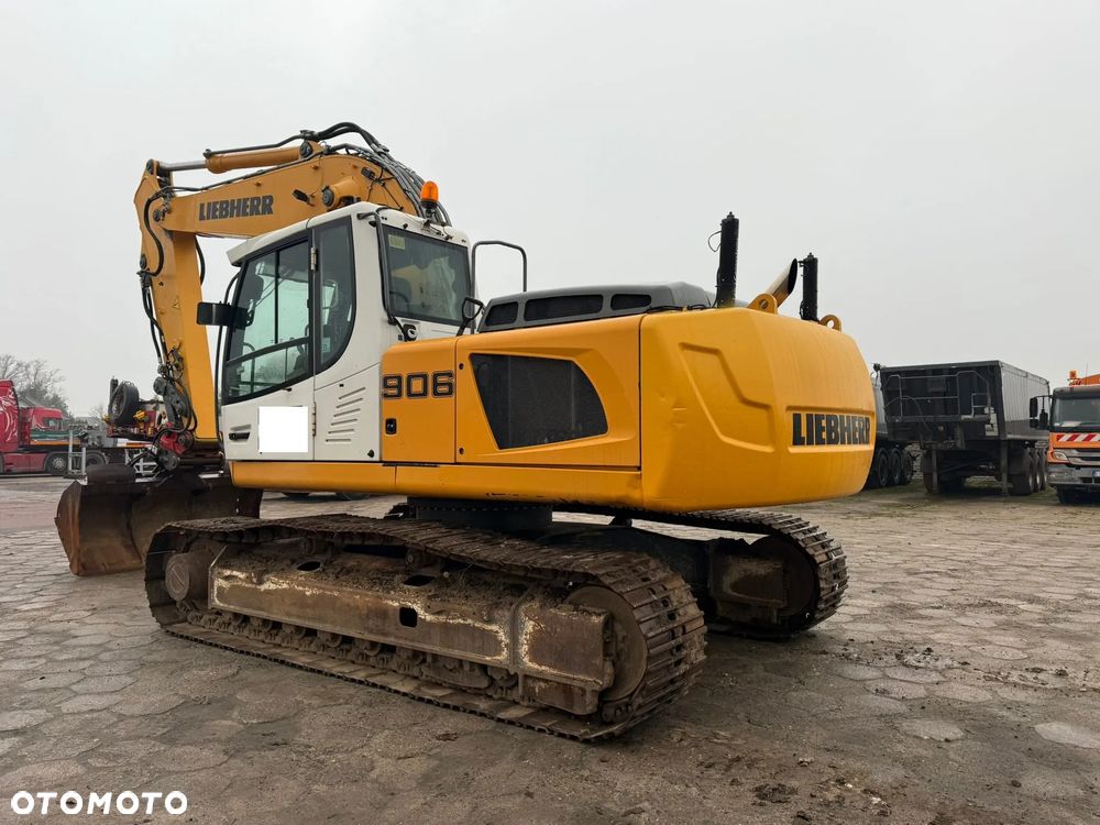 Liebherr 906 - 2