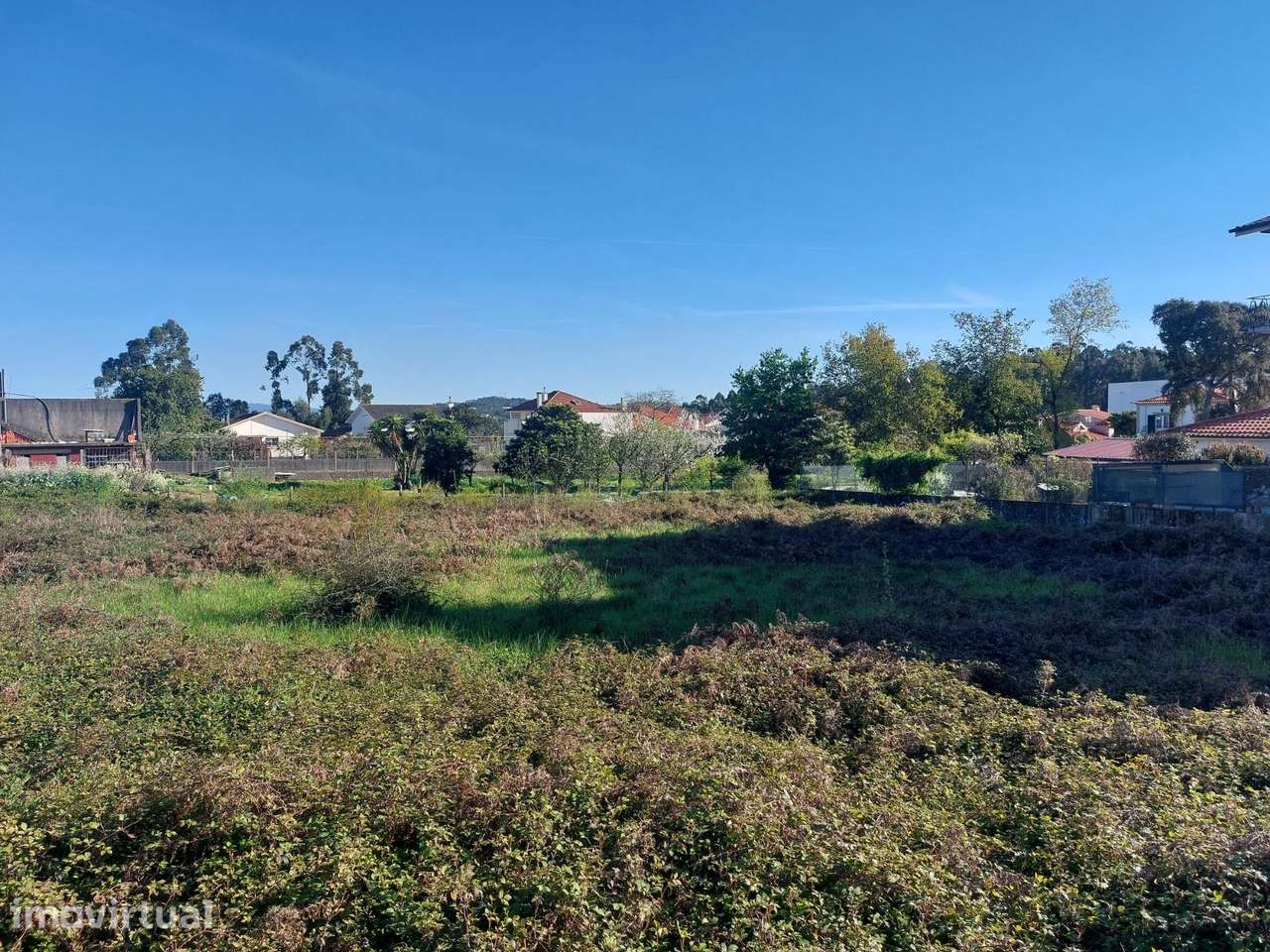 Terreno Urbanizável de 1.490 m2 em Fiães - Grande imagem: 2/16