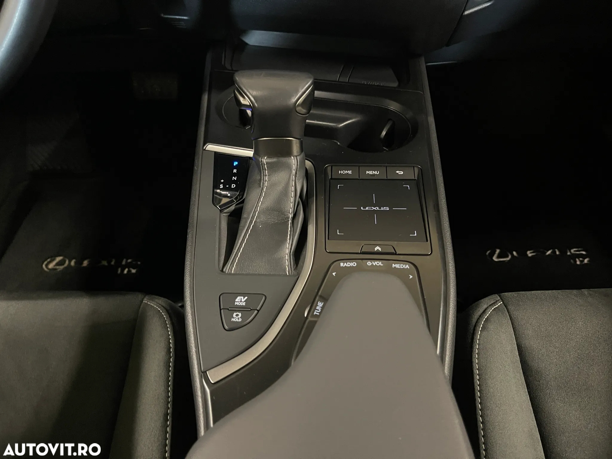 Lexus UX 250h 2.0L HEV 20H- (178 HP) 4X2 CVT Business - 20