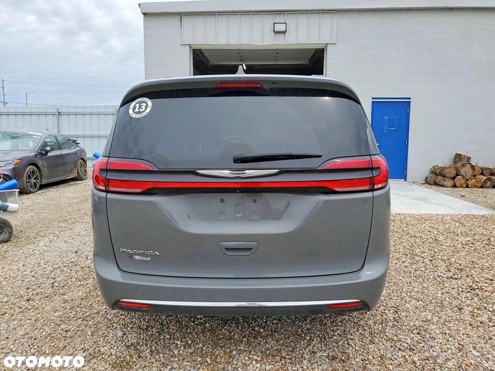 Chrysler Pacifica - 4