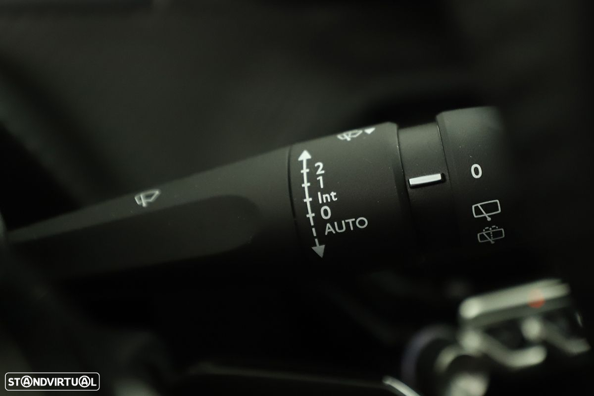 Peugeot 2008 1.2 PureTech Allure - 19