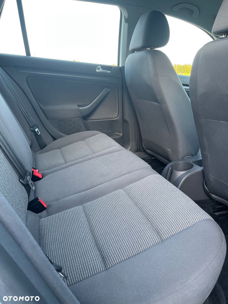 Volkswagen Golf 1.6 Comfortline - 17
